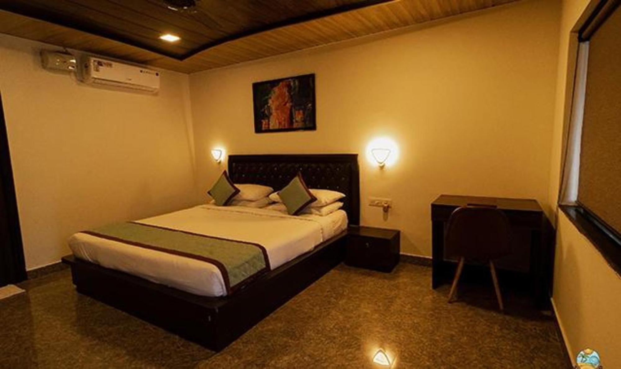 Fabhotel La Gracia Resort Morjim Esterno foto